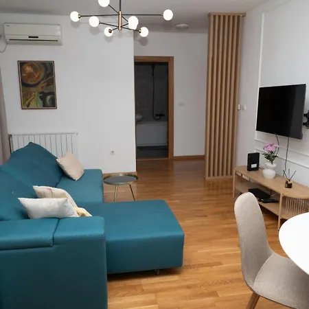 아파트 2 Bedroom Private Parking Downtown