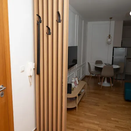 2 Bedroom Private Parking Downtown 노비사드