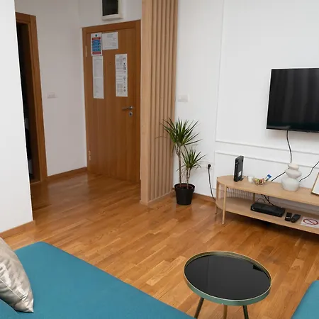 2 Bedroom Private Parking Downtown شقة