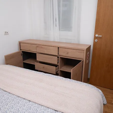 Apartman 2 Bedroom Private Parking Downtown