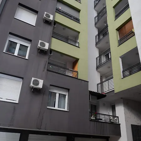 2 Bedroom Private Parking Downtown