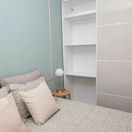 2 Bedroom Private Parking Downtown *