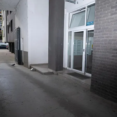 2 Bedroom Private Parking Downtown