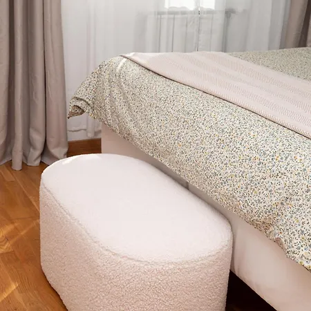 2 Bedroom Private Parking Downtown *