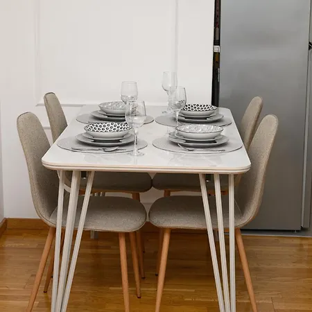 2 Bedroom Private Parking Downtown نوفي ساد